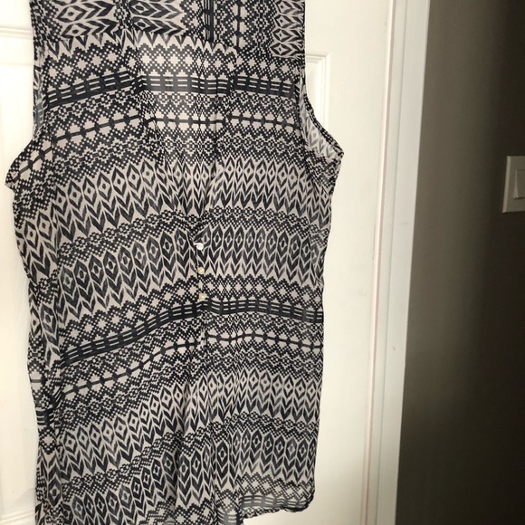 Sheer maternity button down blouse - Picture 3 of 4